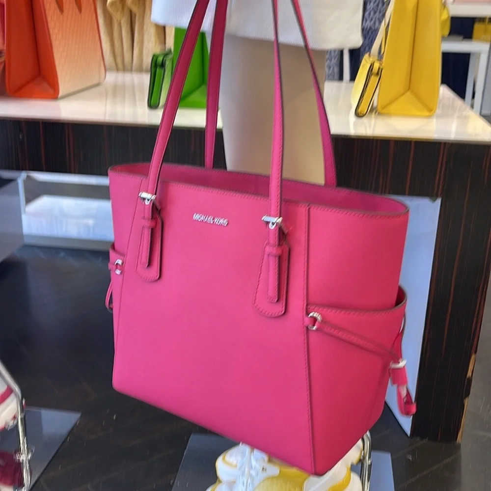 Michael Kors Voyager Large Saffiano Leather Tote Bag
Dragonfruit 
NWT - Picture 15 of 16